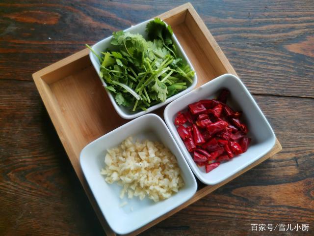 這個(gè)海鮮被稱作“小人仙”，肉質(zhì)肥美，用這個(gè)方法做，一盤(pán)不夠吃