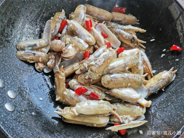 這個(gè)海鮮被稱作“小人仙”，肉質(zhì)肥美，用這個(gè)方法做，一盤(pán)不夠吃