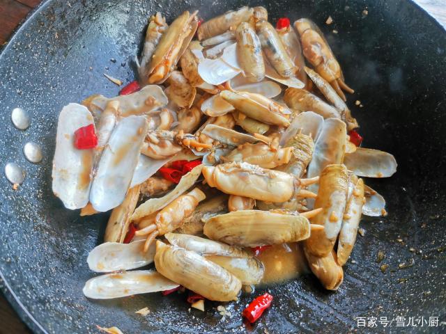 這個(gè)海鮮被稱作“小人仙”，肉質(zhì)肥美，用這個(gè)方法做，一盤(pán)不夠吃