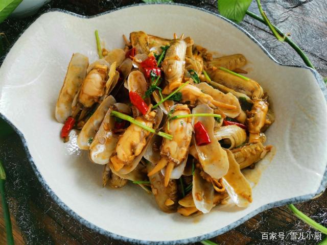 這個(gè)海鮮被稱作“小人仙”，肉質(zhì)肥美，用這個(gè)方法做，一盤(pán)不夠吃